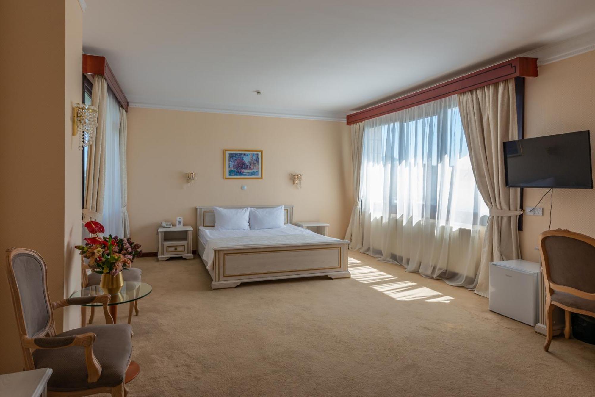 дніпро Hotel